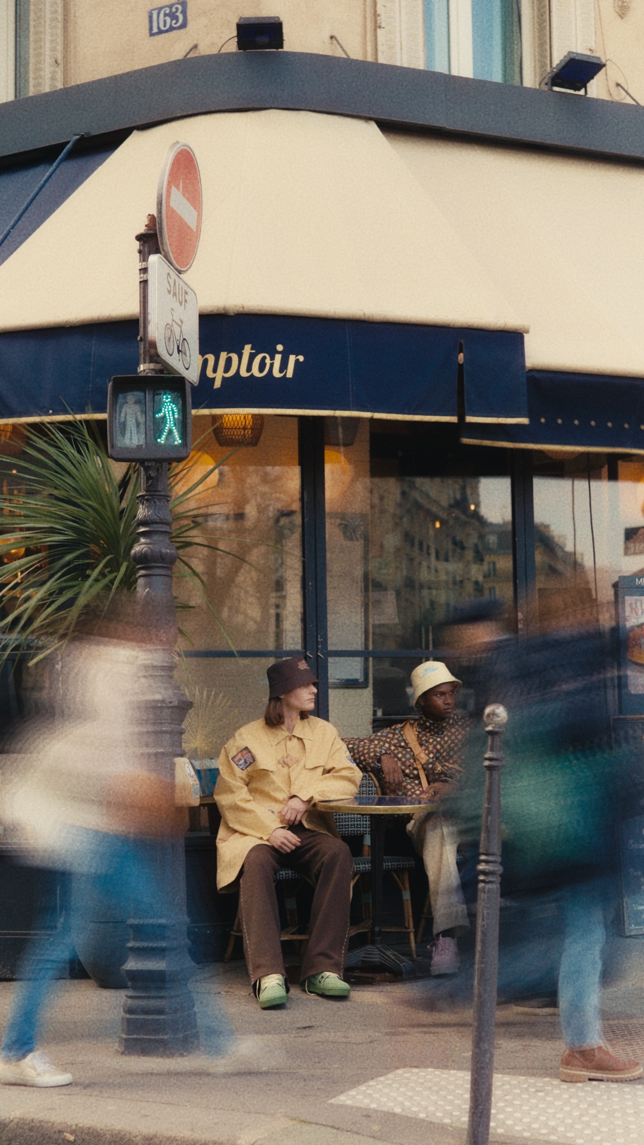 Moodbild mit sitzenden Personen