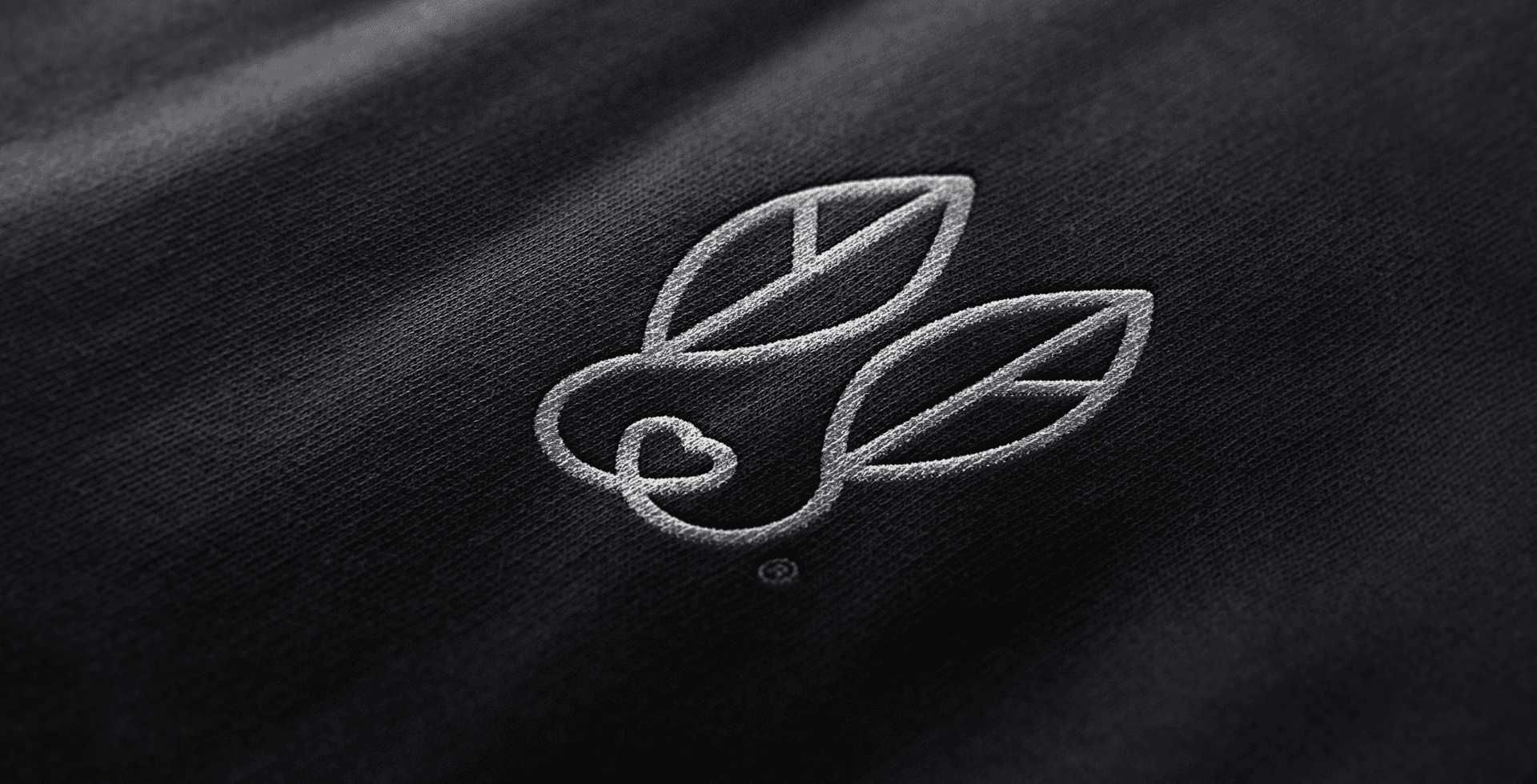 Diseño gráfico y logotipo Conejo Blanco inspirado en naturaleza