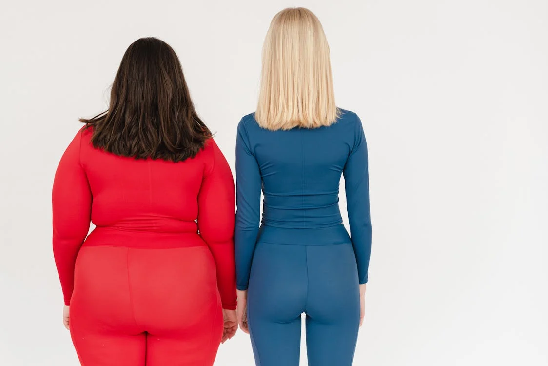 two women of significantly different weights viewed from behind