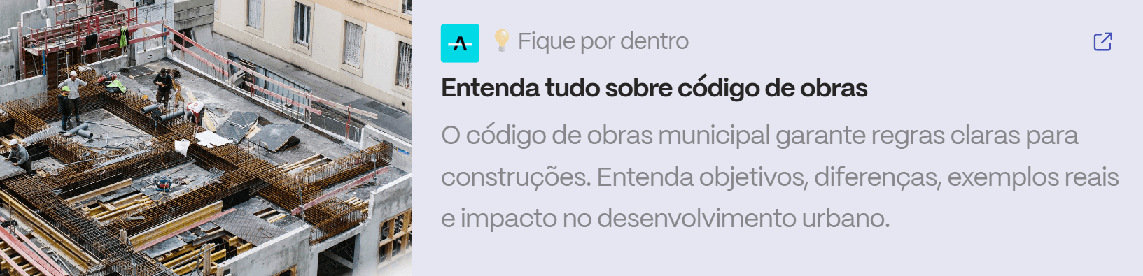 Obra em andamento com profissionais e estrutura de concreto, representando o cumprimento das regras do código de obras municipal.