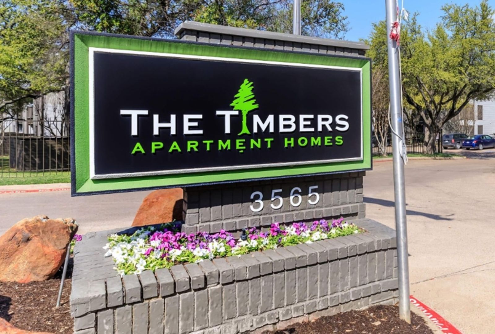 Timber Ridge — 704-unit multifamily community in Dallas, TX; managed by Savoy Residential.