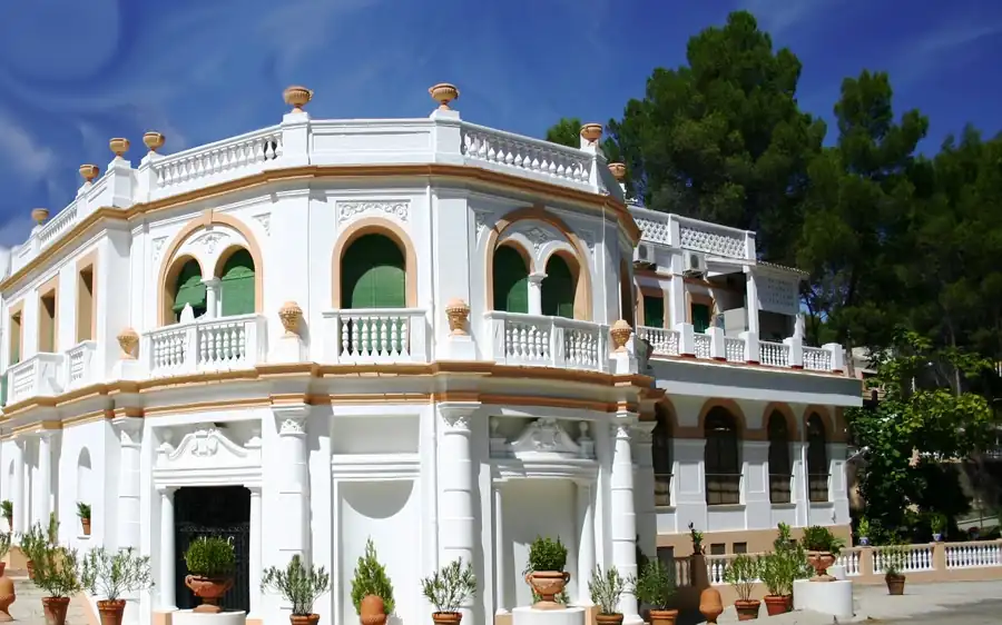 Hotel antiguo del Balneario de Cofrentes