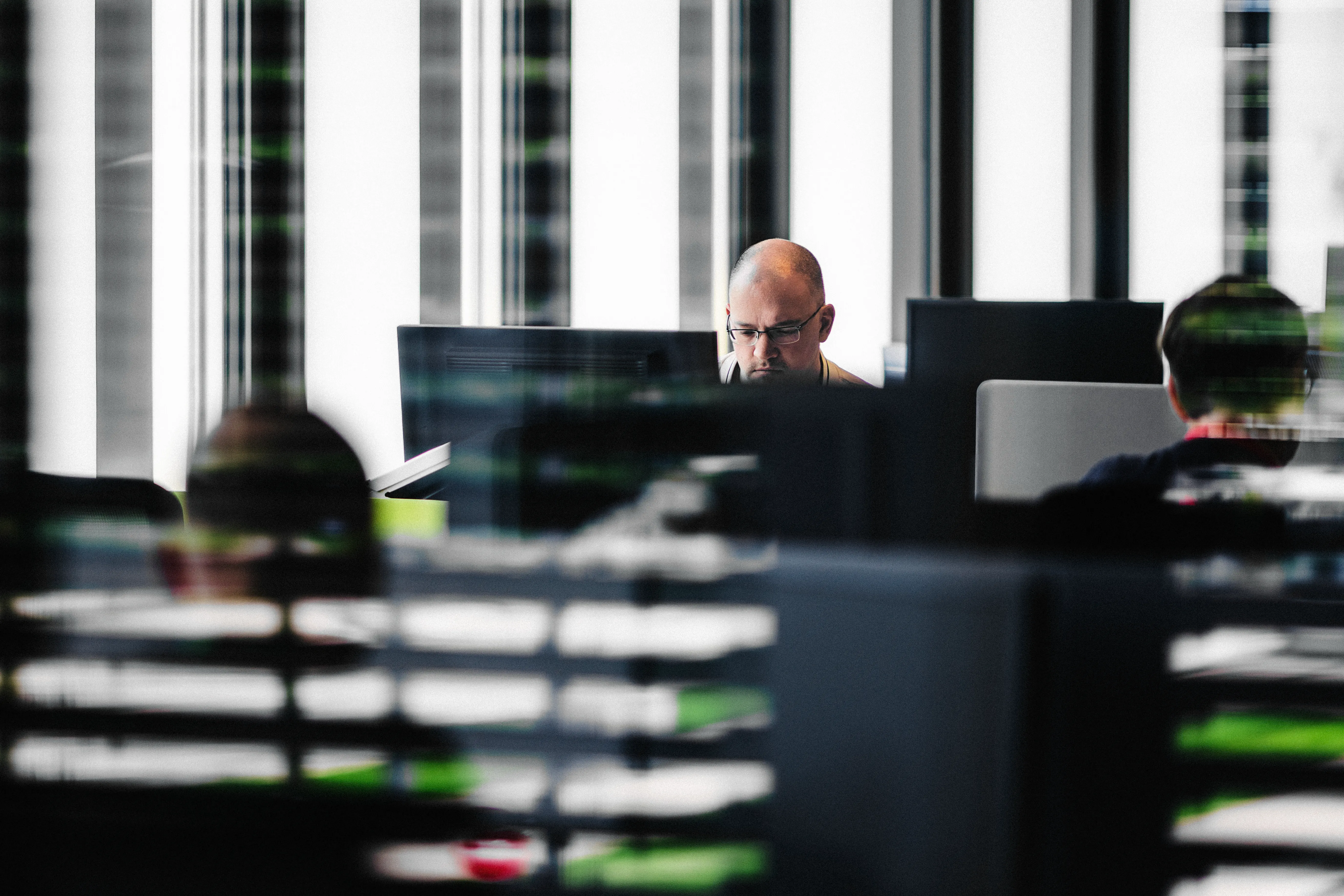 Reportage photo de collaborateurs au travail dans un open space