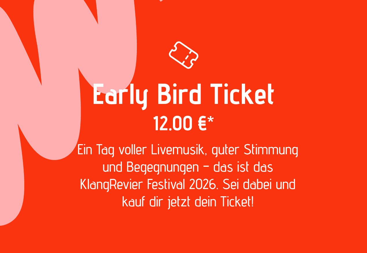 Rote Ticket-Grafik mit abstrakten rosa Formen im Hintergrund. In der Mitte steht der Text: ‚Festival Ticket – 12,00 €. Ein Tag voller Livemusik, guter Stimmung und Begegnungen – das ist das KlangRevier Festival 2026. Sei dabei und kauf dir jetzt dein Ticket!‘ Über dem Text befindet sich ein kleines Ticket-Icon.