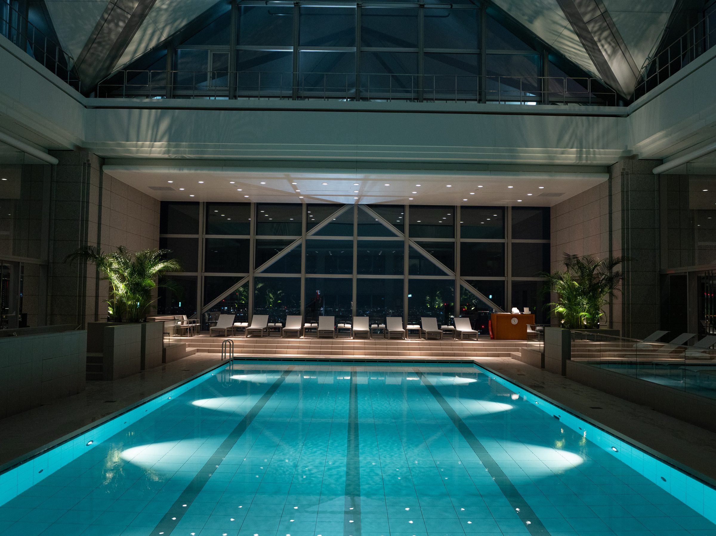 Club on the Park pool at Park Hyatt Tokyo