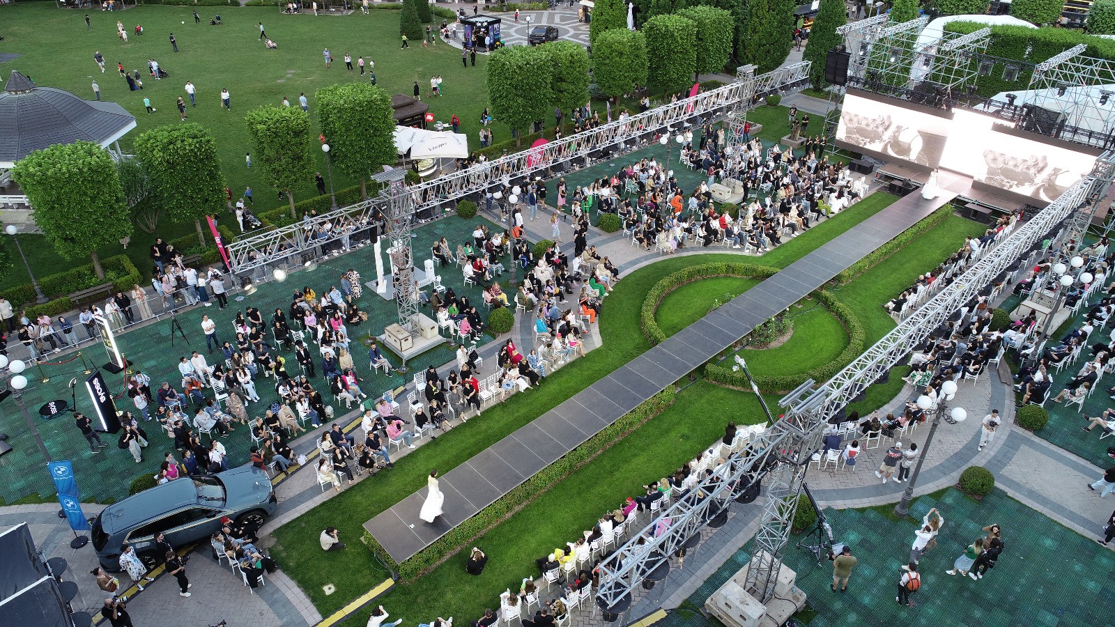 Man wearing VR glasses