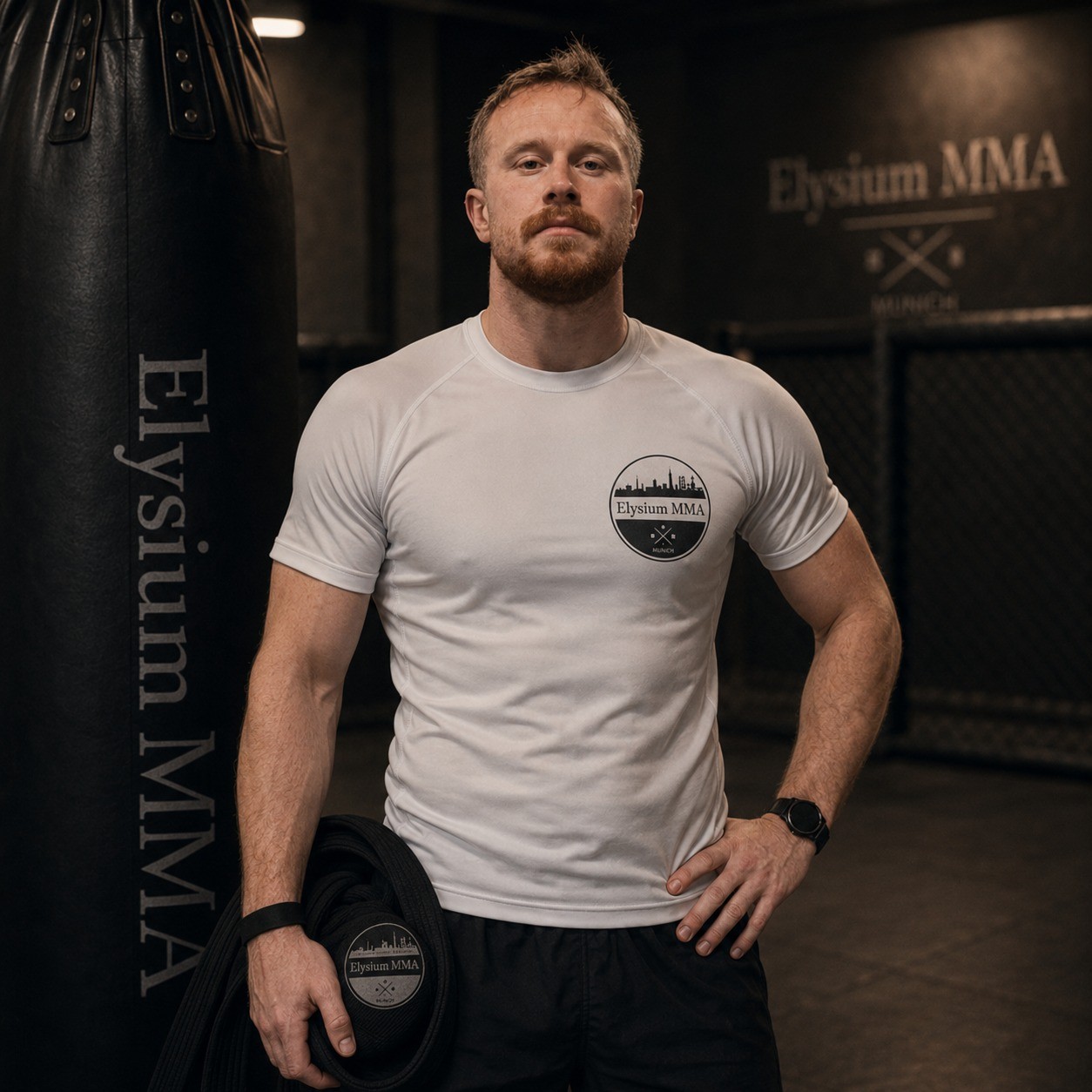 Trainer Matthias von Elysium MMA München im Gym