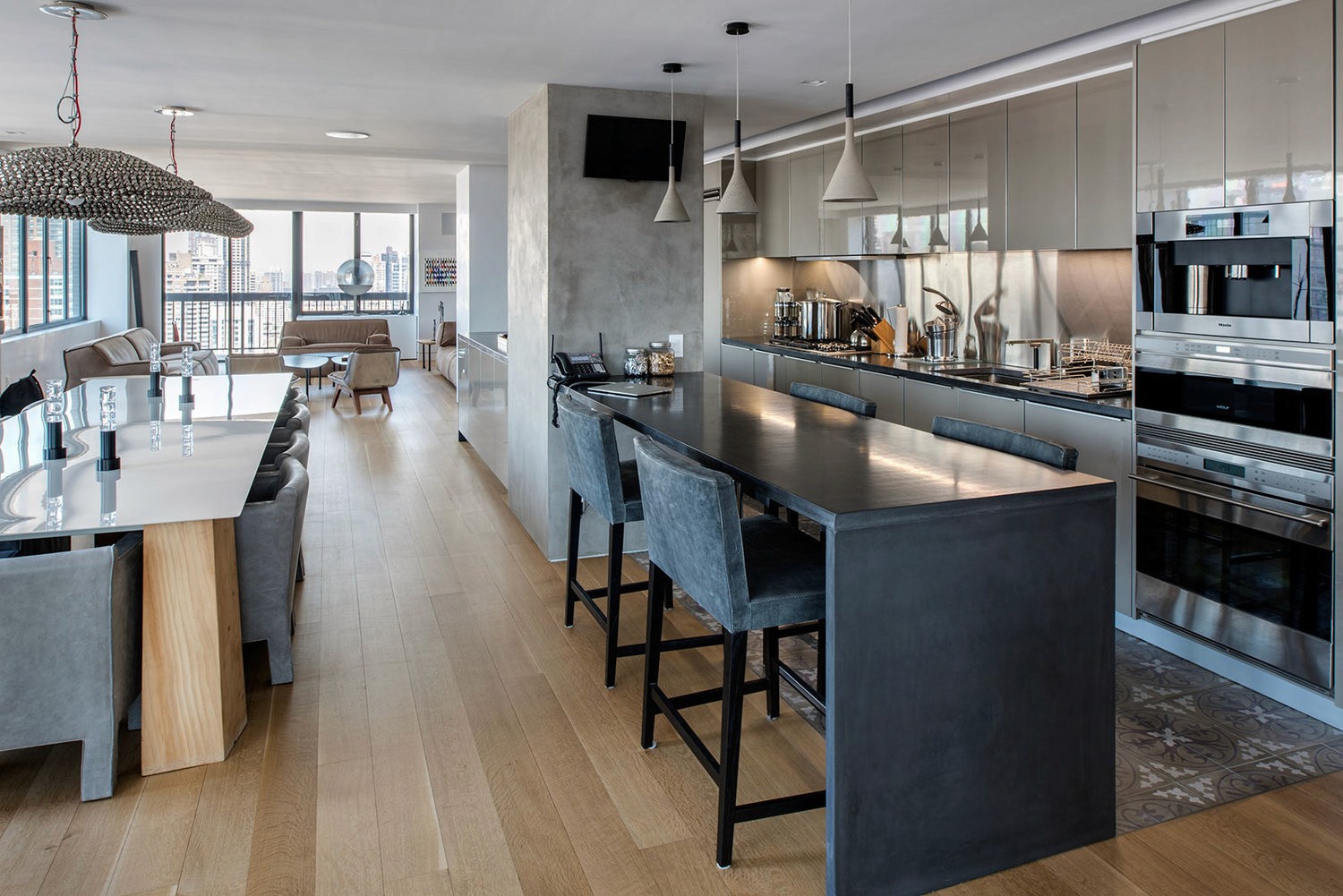 Photo by Frank Ariuba