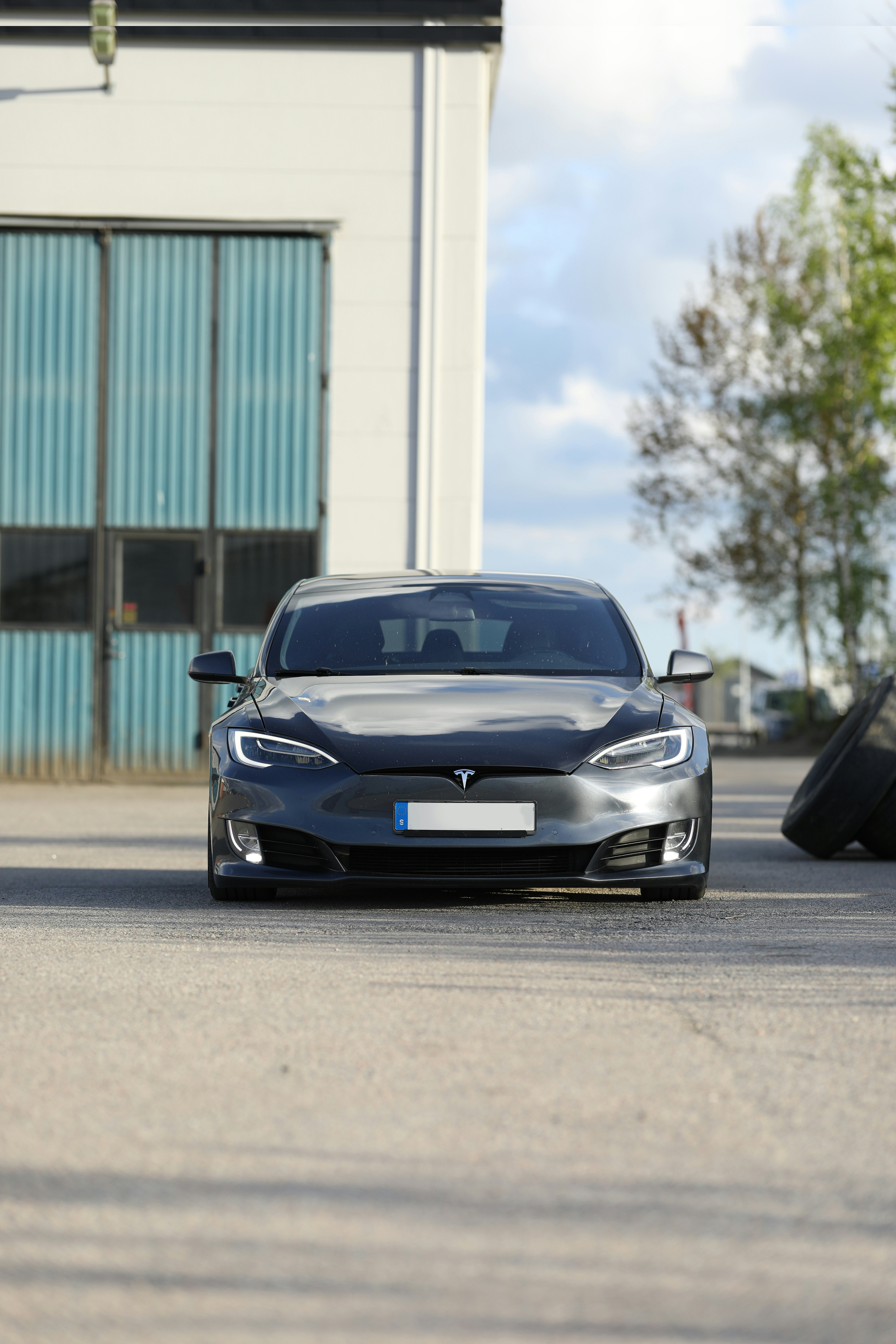 a car parked in front of a building