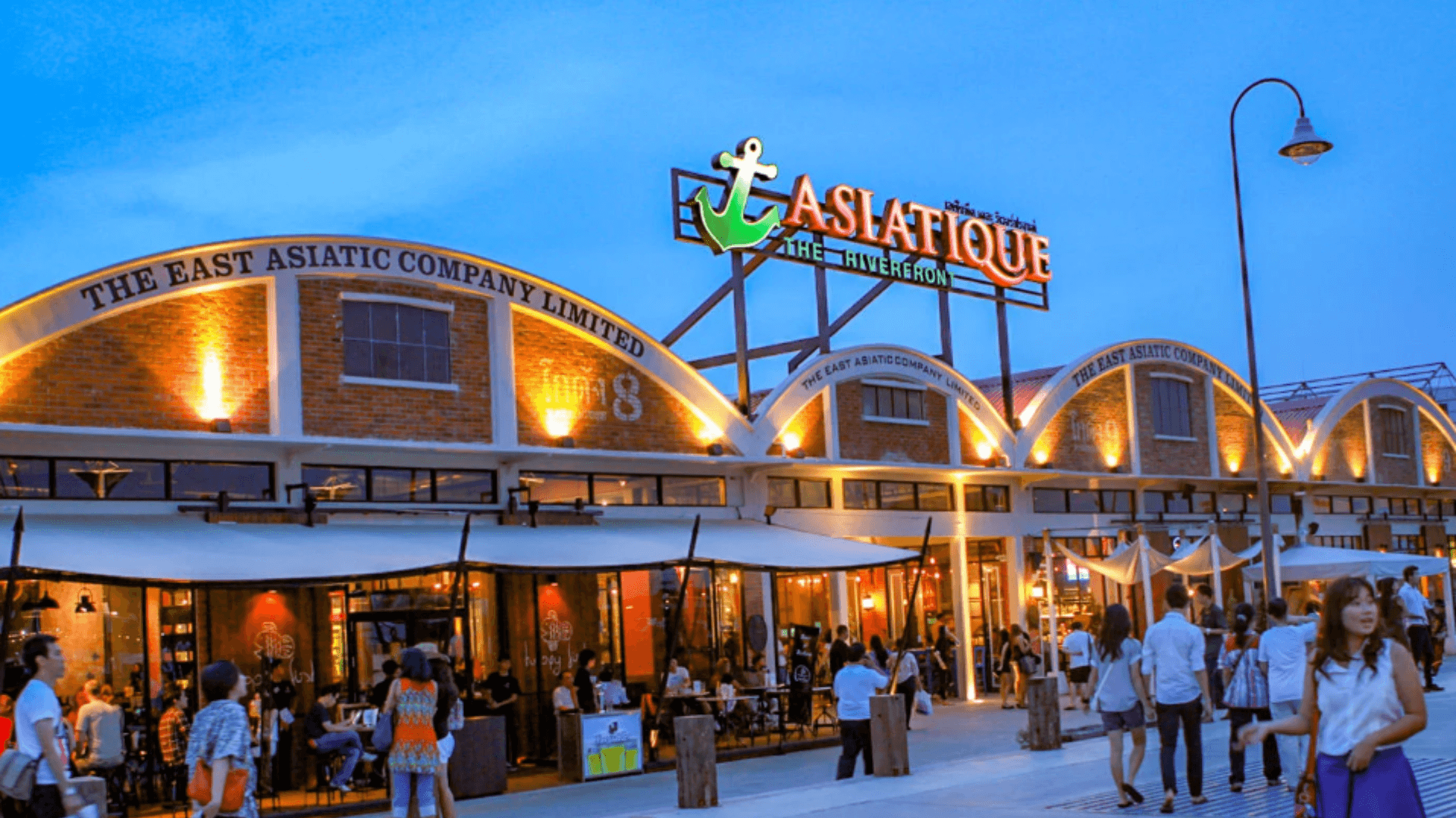  Shopping at Asiatique
