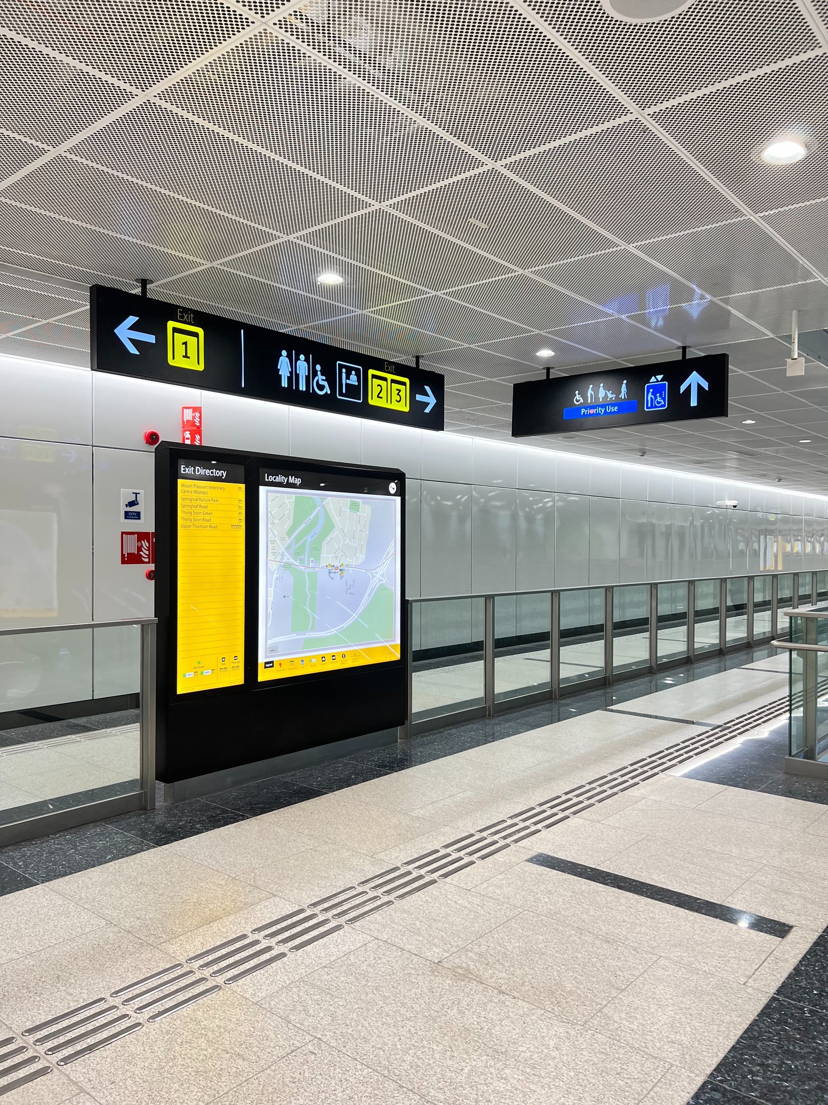 singapore mrt station wayfinding