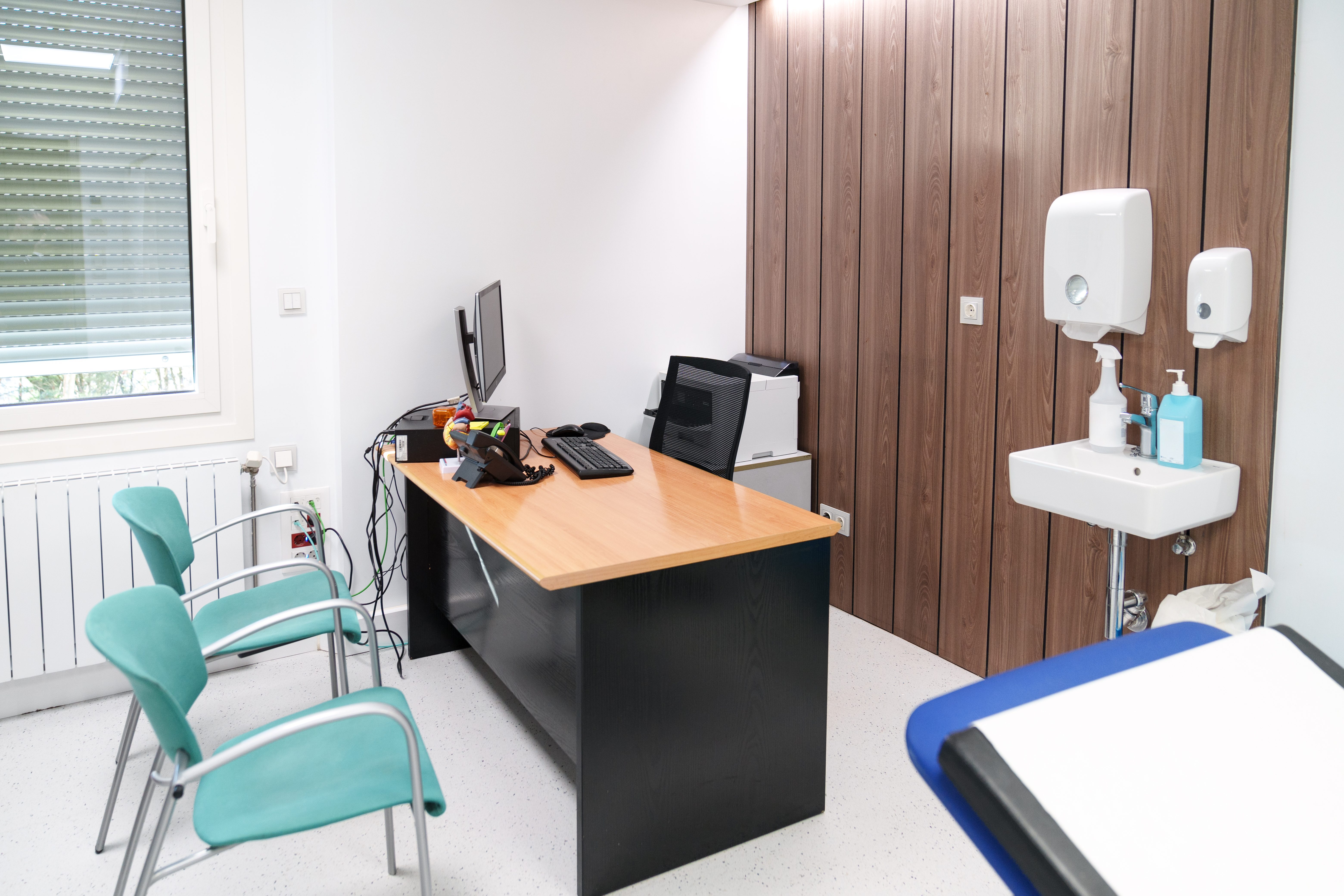 香港診所空間規劃：候診動線人體工學座椅Clinic space planning Hong Kong: waiting area flow with ergonomic seating