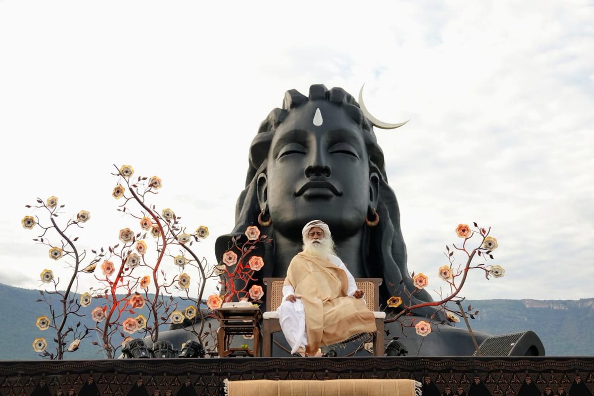 gray concrete statue under blue sky during daytime