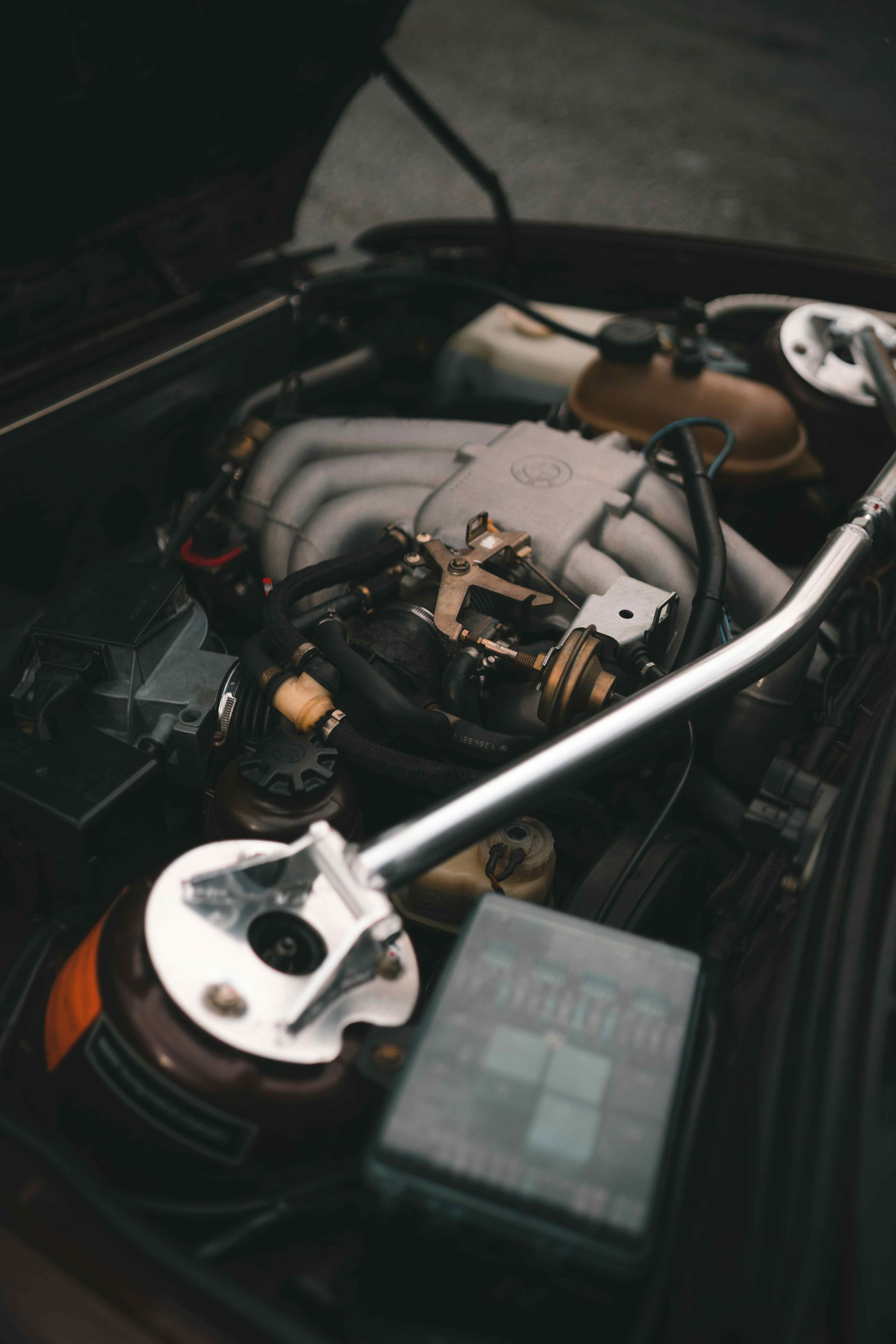 Motor használt SUV - Forrás: unsplash.com/ Arw Zero