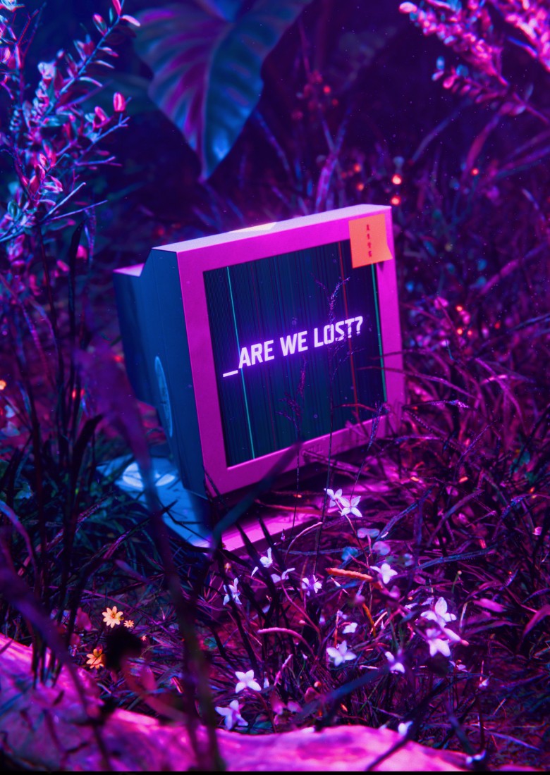 Dva telefony s mapou Živý Josefov