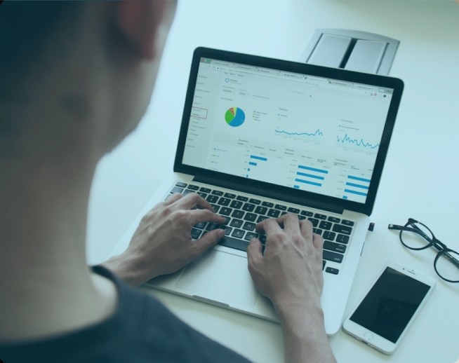 A man analyzing figures on a computer, representing detailed analysis and insight in the market review