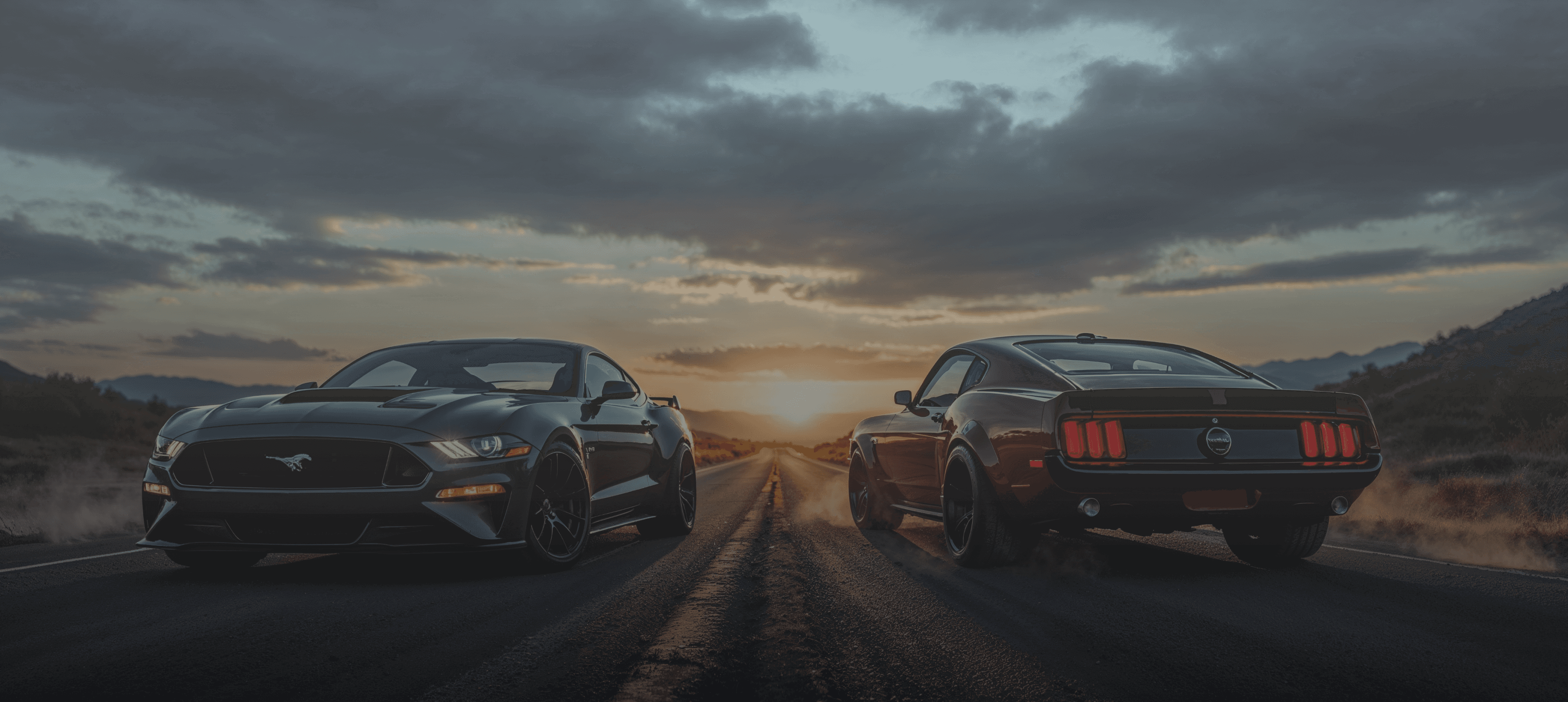 Imagem em Banner mostrando dois mustangs, um 2020 e outro 1969