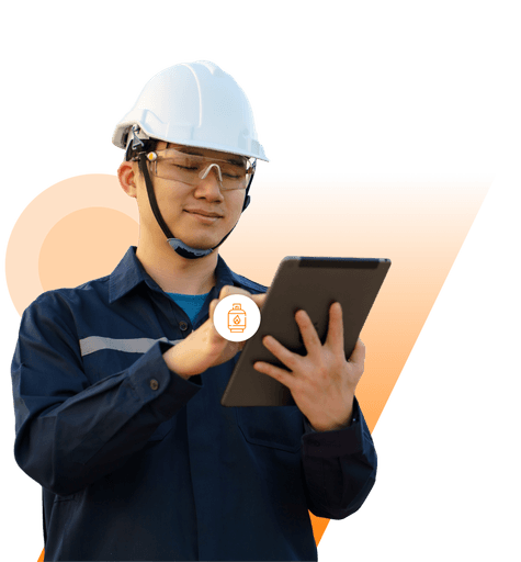 Homem de boné utilizando um tablet