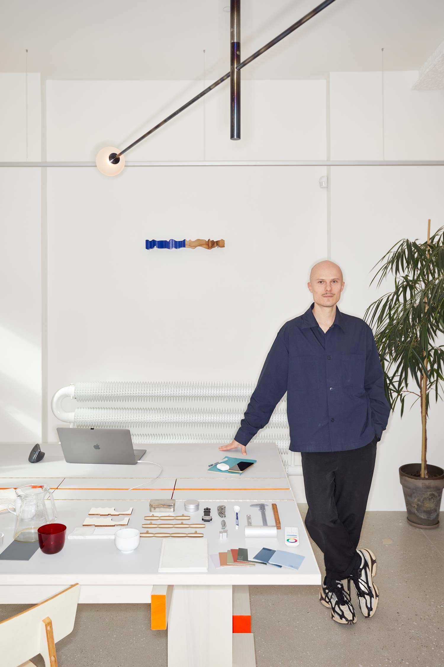 designer-and-bor21-desk-in studio-jiri-krejcirik