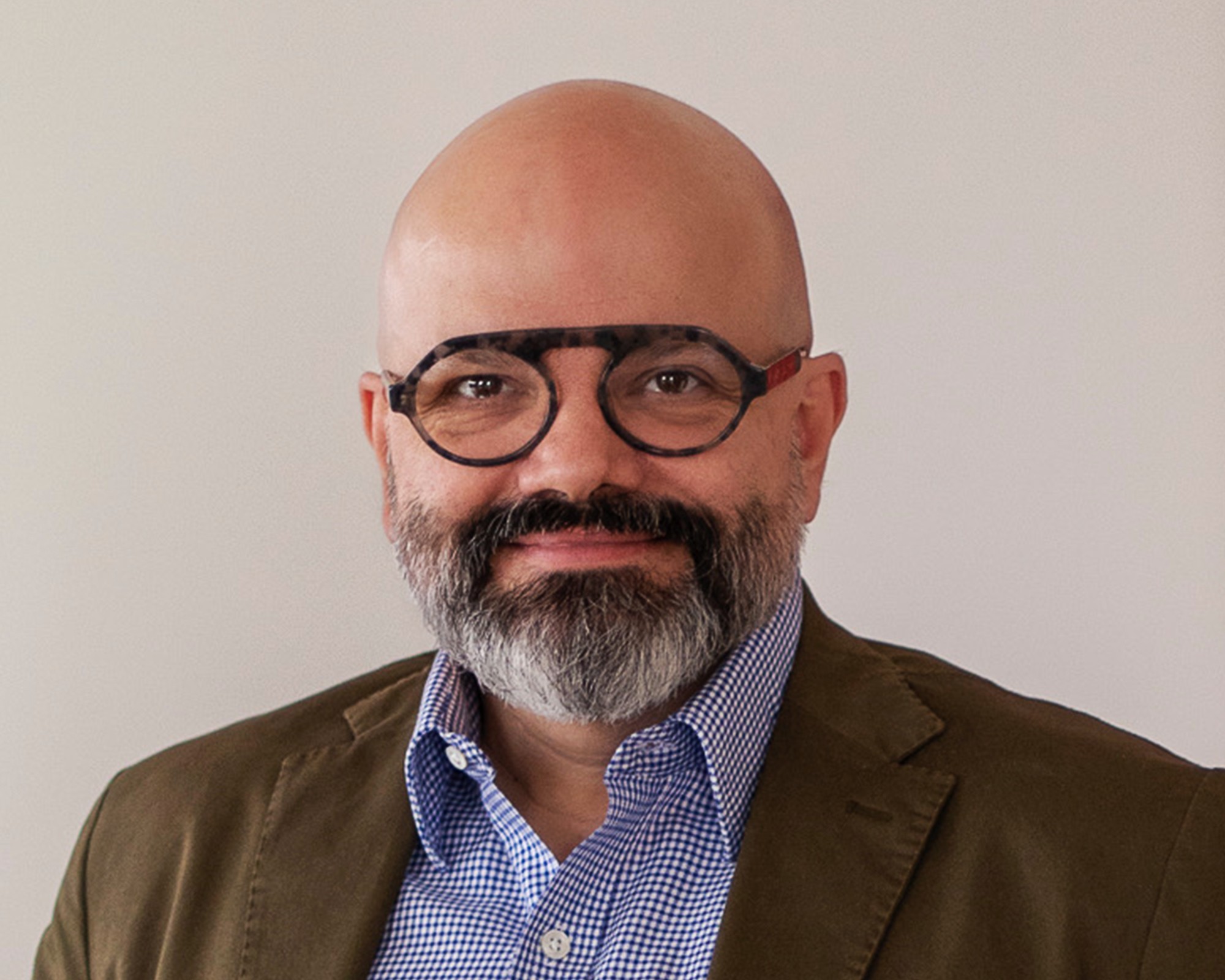 woman on focus photography