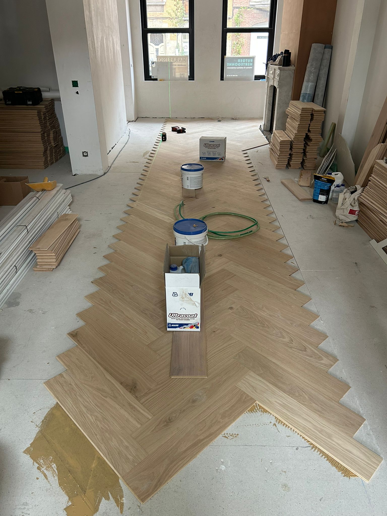 visuele impressie van het leggen van een visgraatvloer