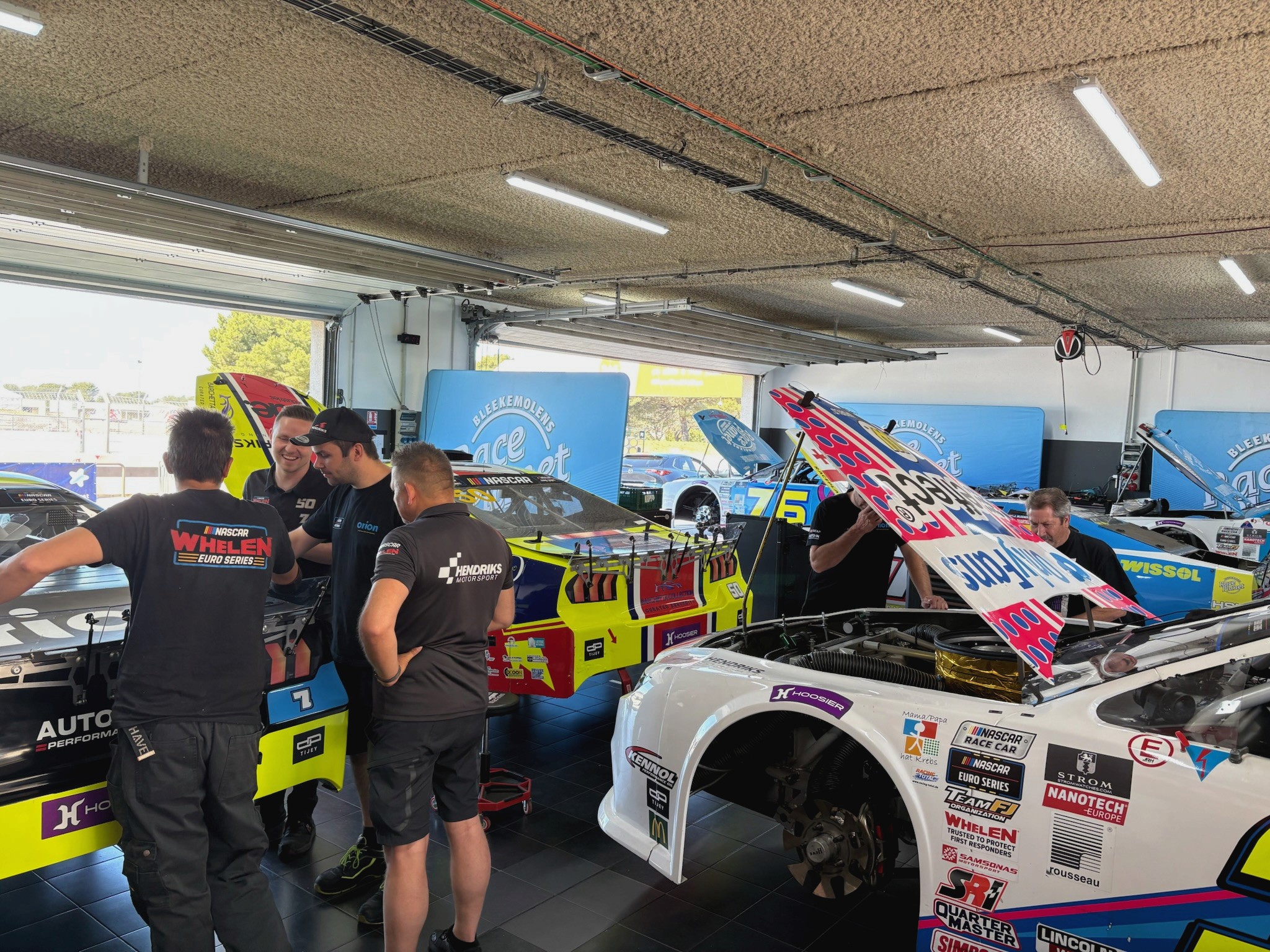 Hendriks Motorsport crew preparing the race car