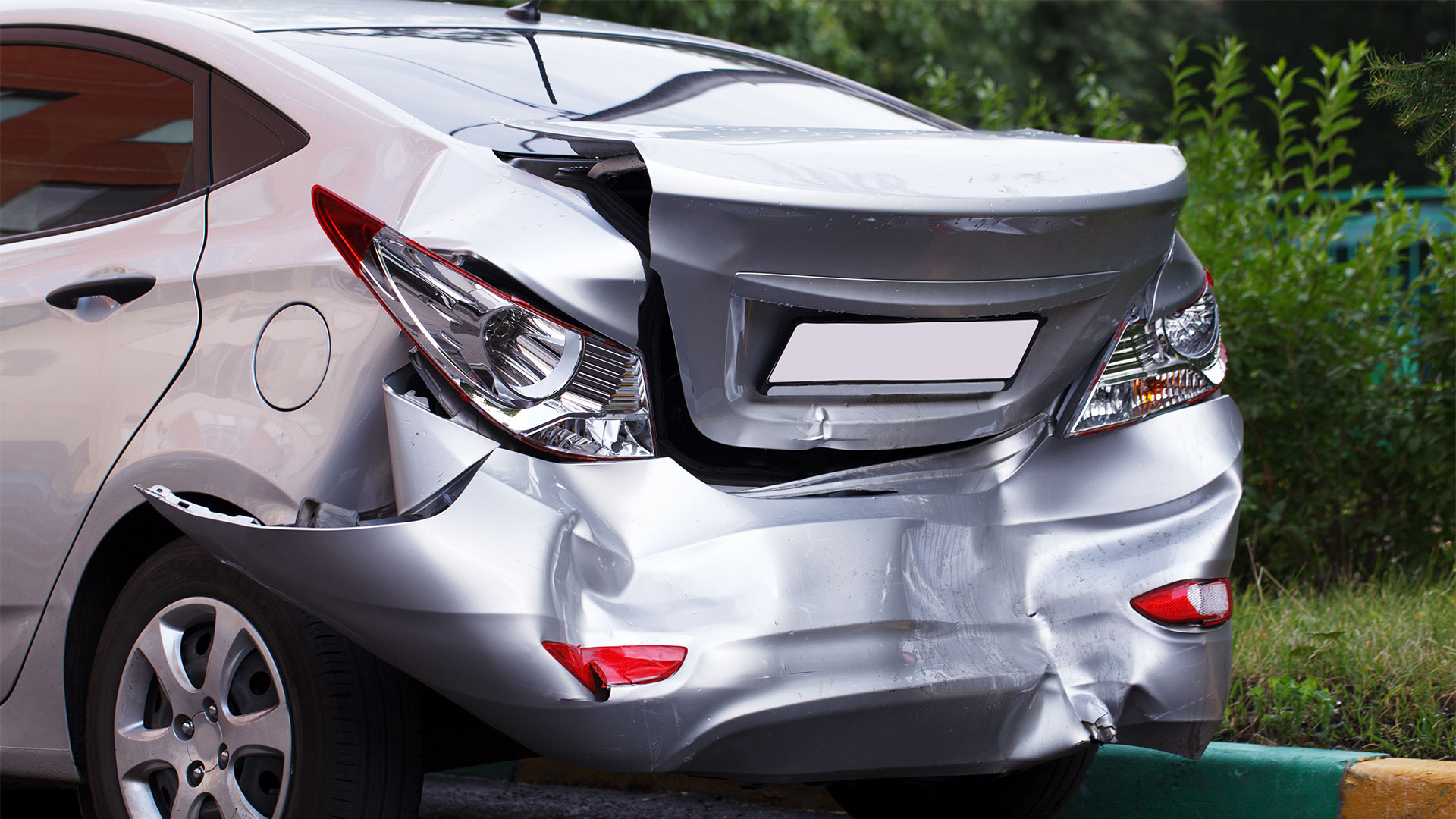 Ein Auto mit einem Unfall von Hinten KFZ-Gutachten