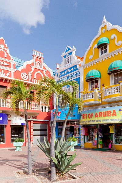 vista de hoteles y restaurentes en zona turística de aruba