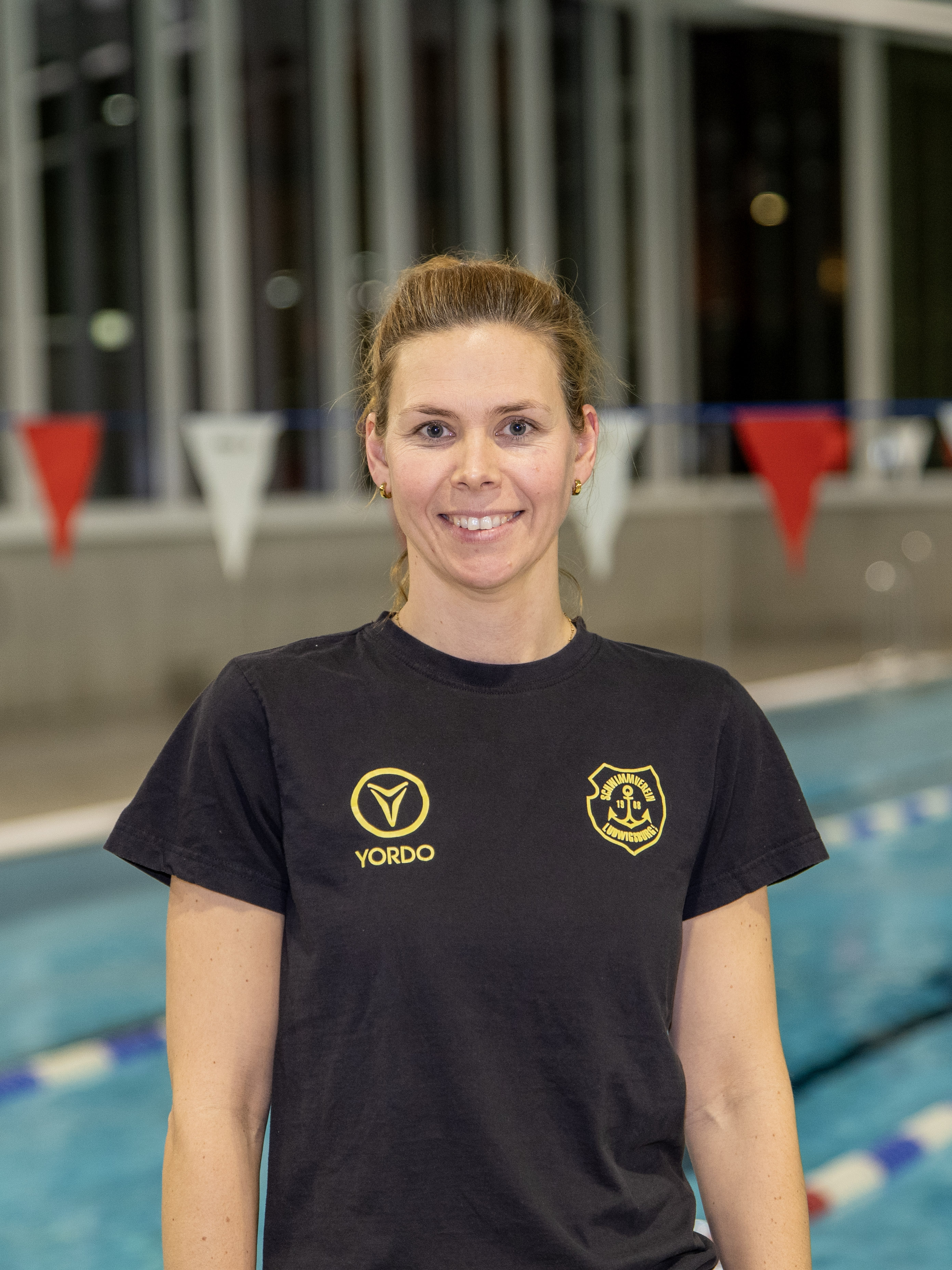 Trainerin Claudia Bauer im Hallenbad des SV Ludwigsburg, Schwimm-CAMPUS Erwachsene – übergreifende Koordination.