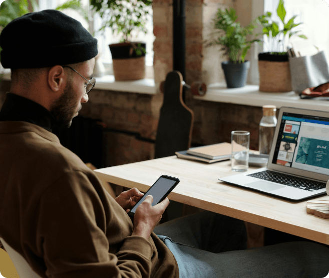 Eltern können über das Handy oder den PC die Daten ihrer Kinder digital eingeben
