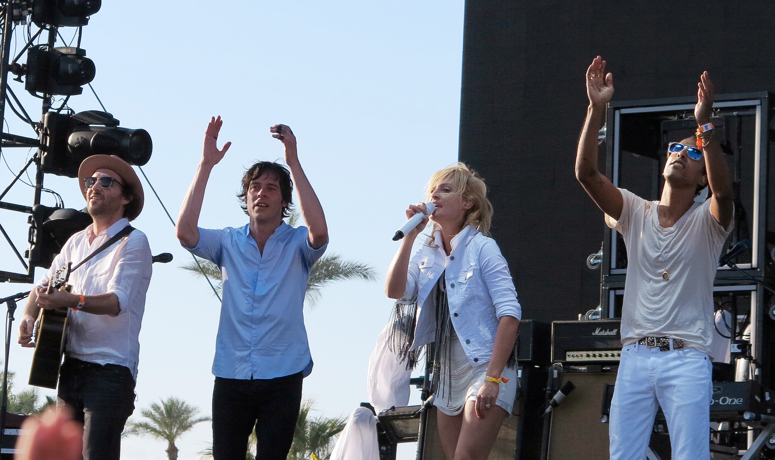 a concert of canadian band metric