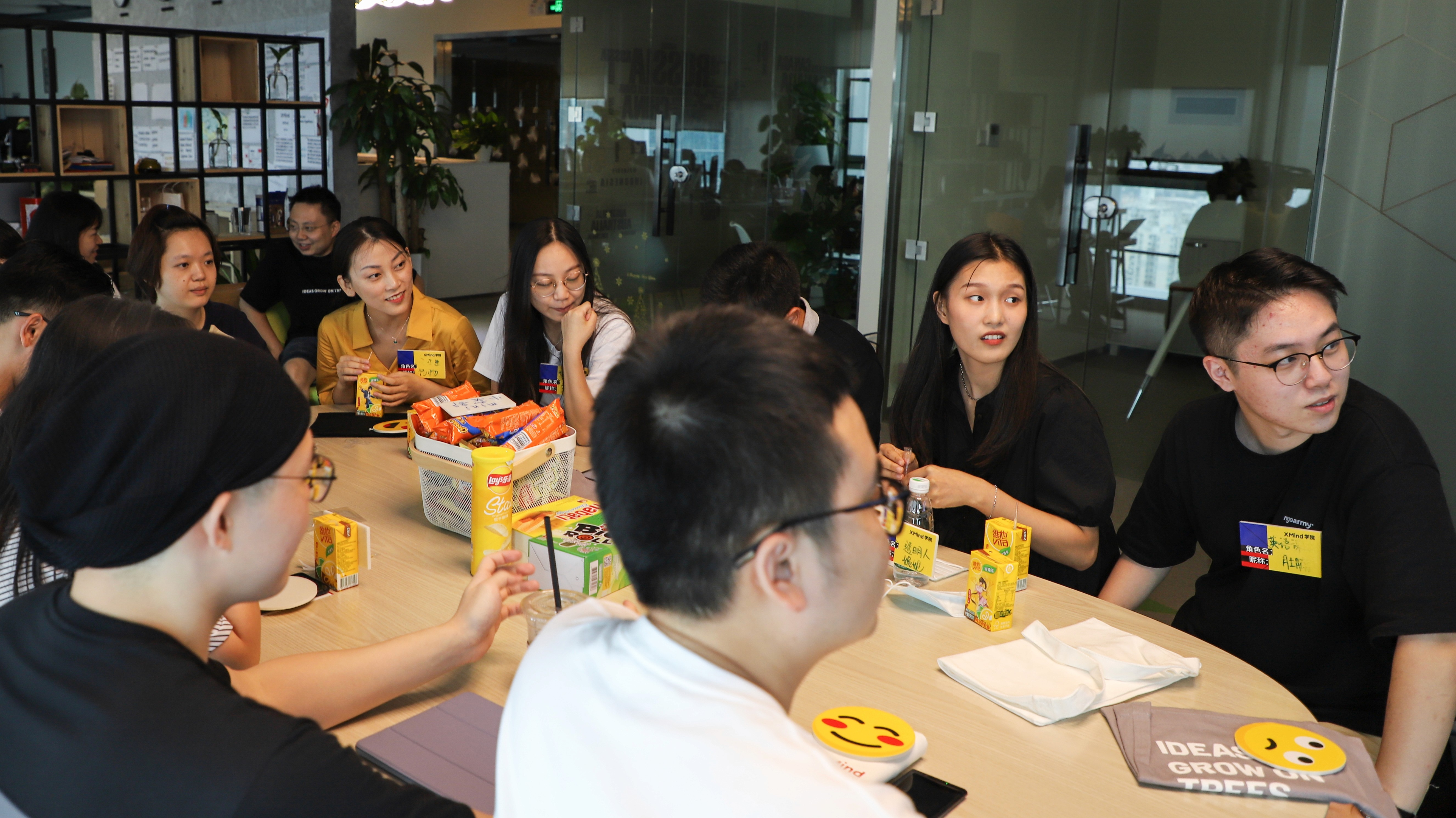 沙龙活动讨论气氛活跃