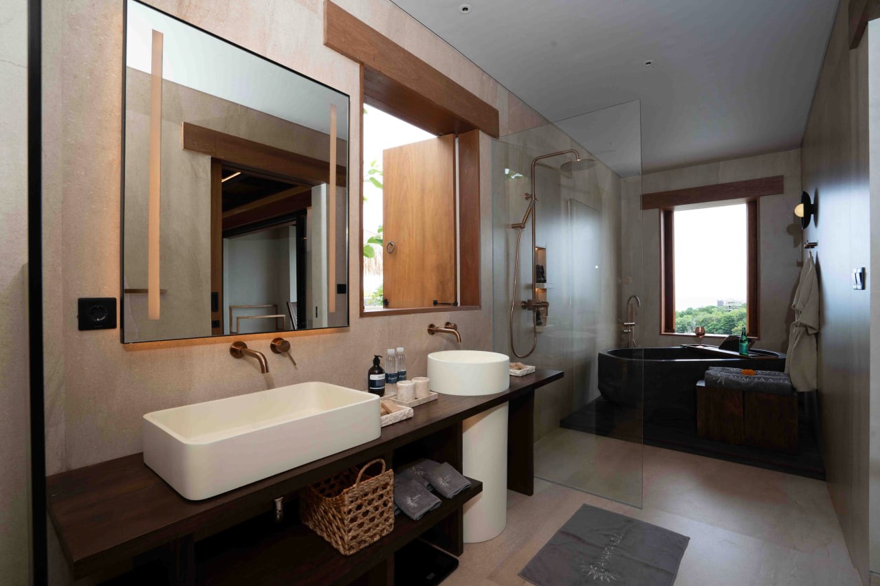 4-bedroom freehold villa with ocean views in Pecatu, Bukit