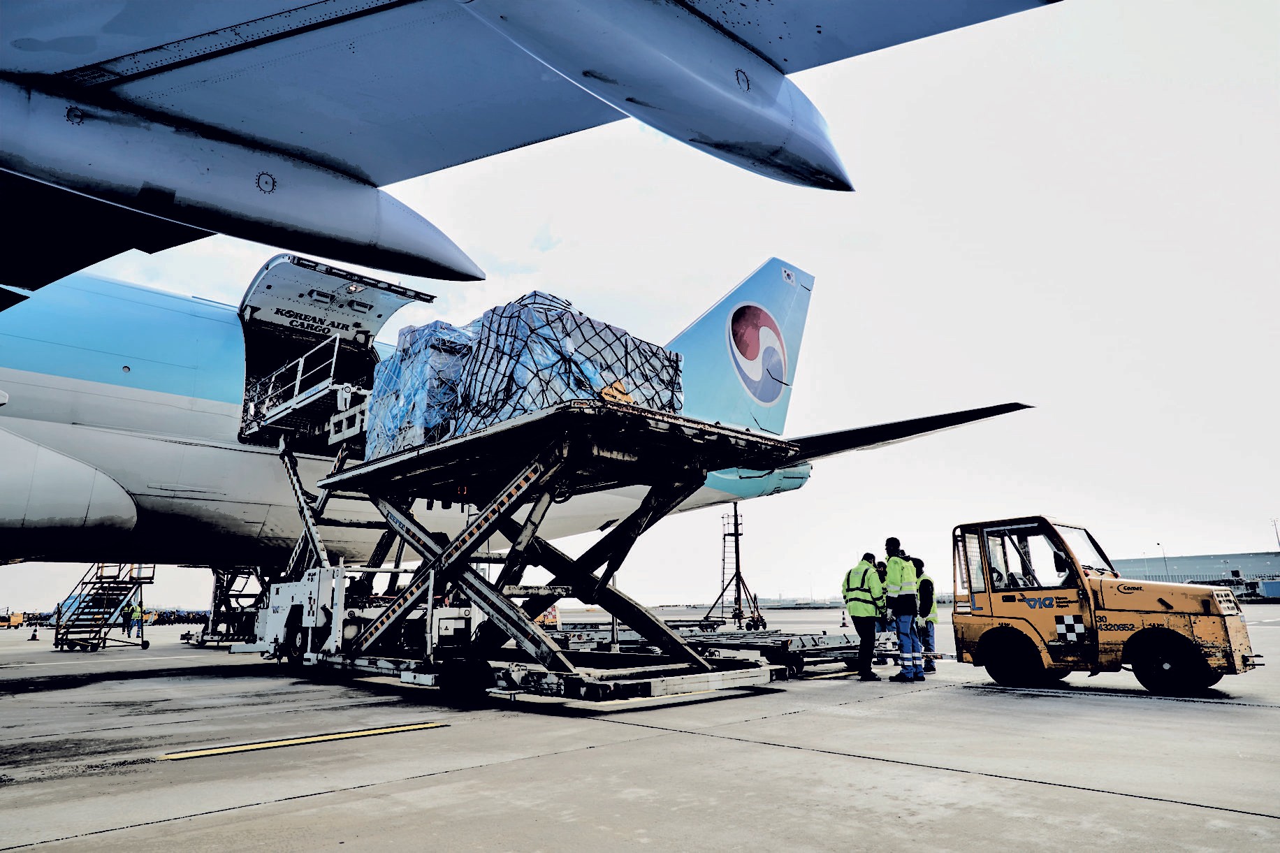 Cargo handling operations at Vienna Airport, showcasing the IATA CEIV certification for lithium battery safety.