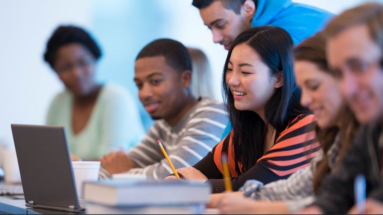 People Learning - Best Apps for Learning Spanish