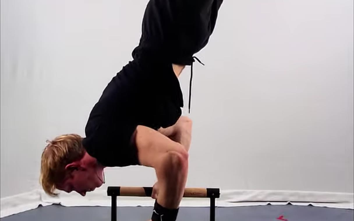 Handstand Push Up