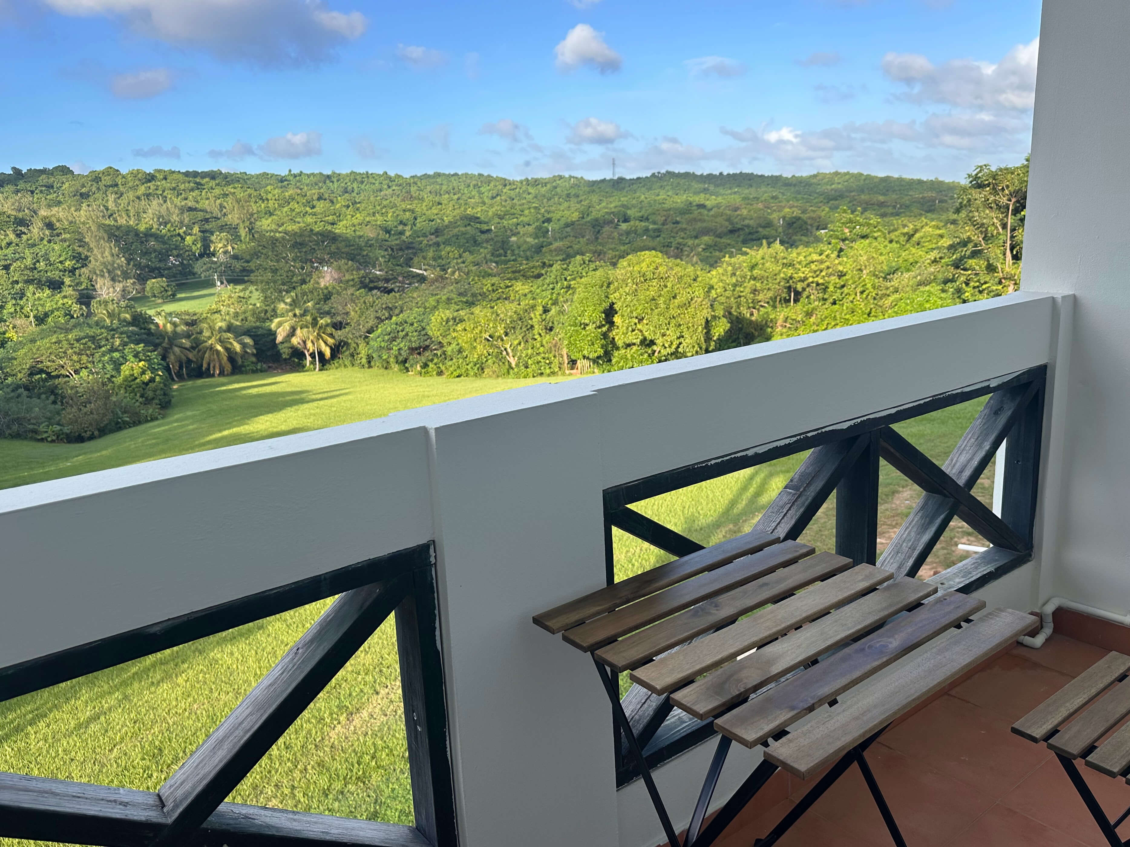 Floor plan of Room 7 at Club Vieques featuring king bed and private balcony.