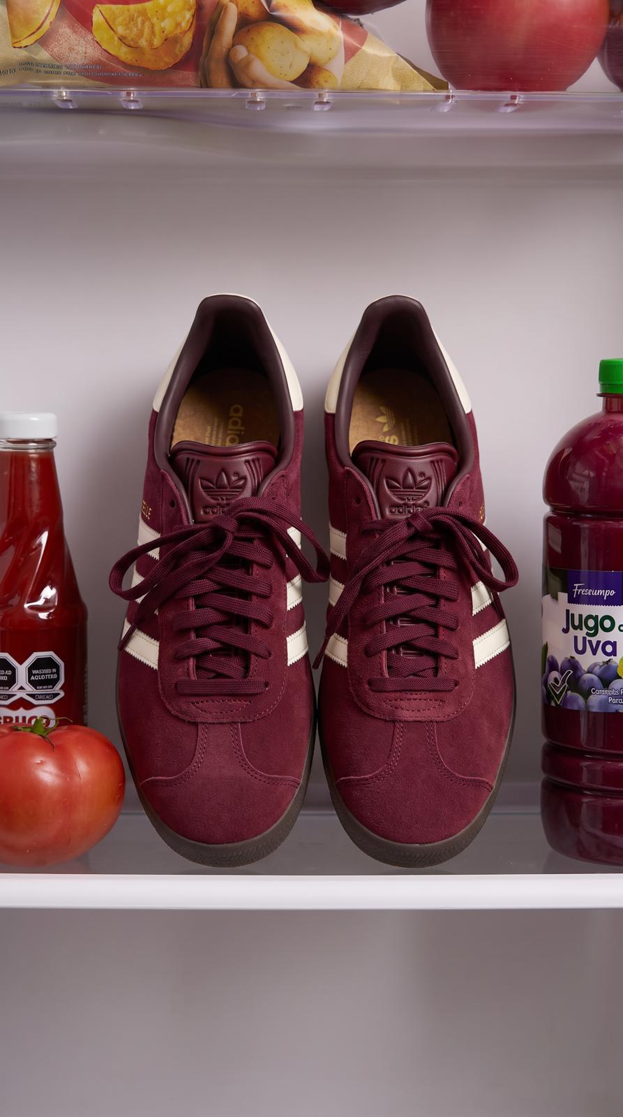 Bordo spor ayakkabı için ürün kampanyası görseli