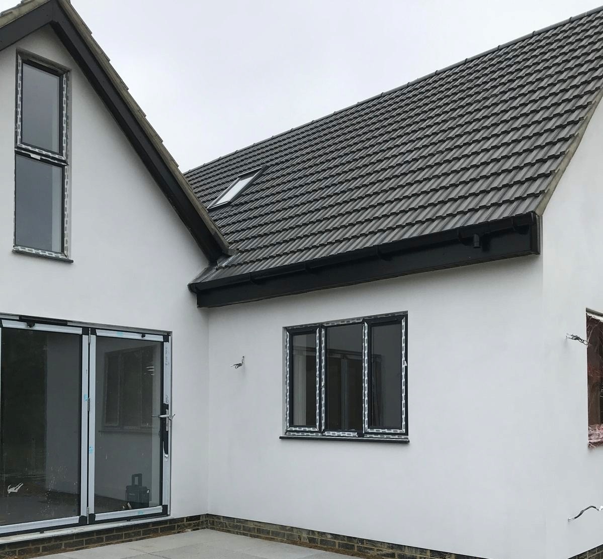 Newly rendered home exterior featuring a smooth sand and cement finish by PPM Builders Northampton. A durable and weather-resistant solution for a modern look.