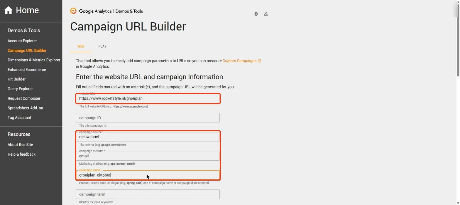 Campaign URL Builder met website, source, medium en campaign name ingevuld