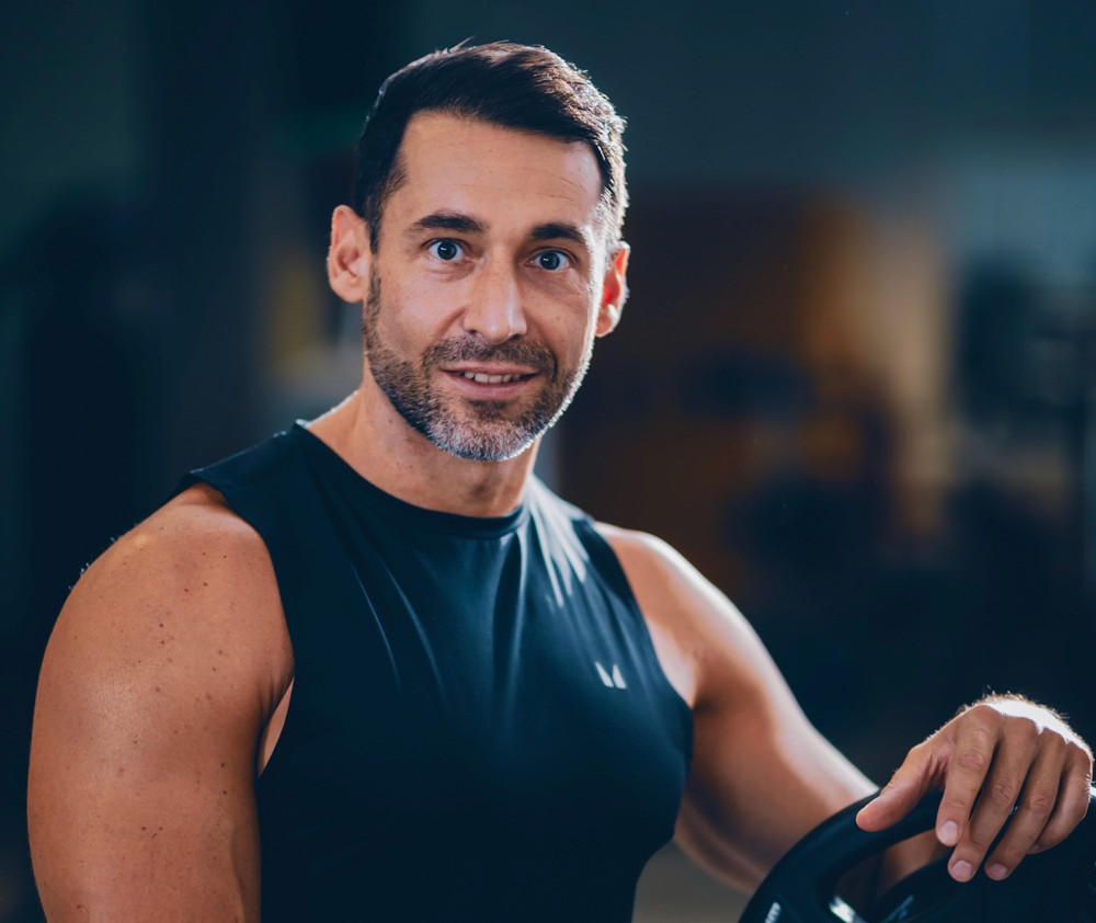 Concetrated triathlete grayscale