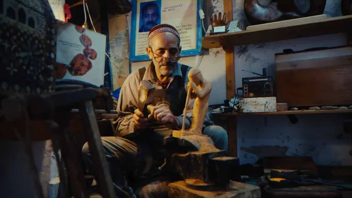 A men working on his knees