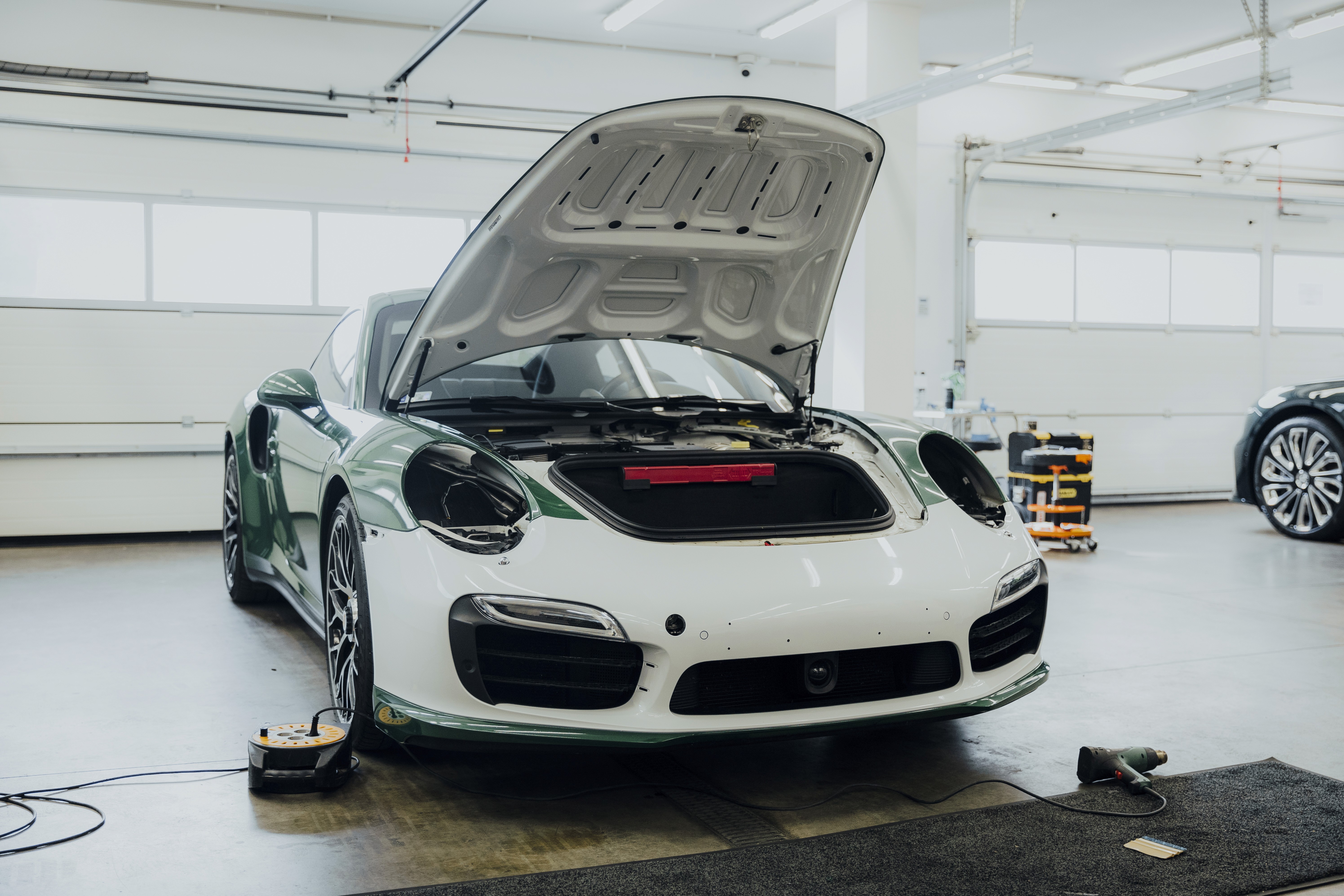 Porsche fóliázás fényes és matt fóliával