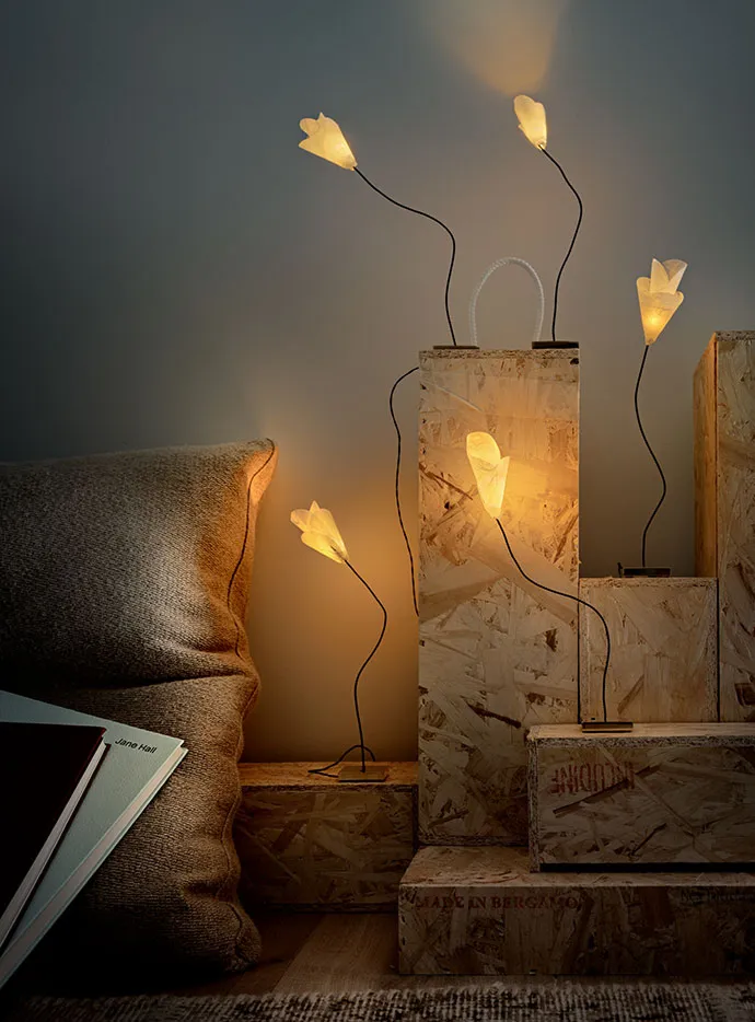 For You de Catellani & Smith sobre mesa de noche y luz ambiental para dormitorio | ábc concept