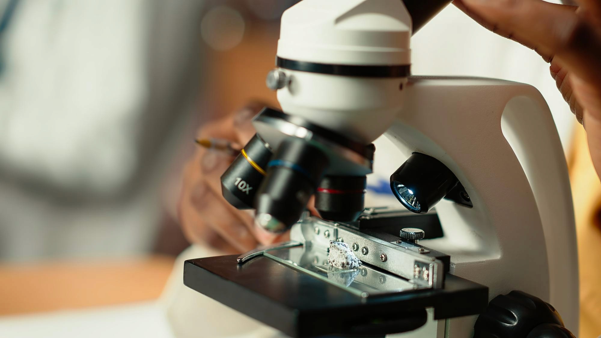 Microscope