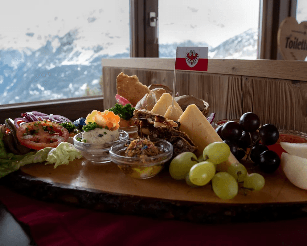 Ein Bild von der regionalen Käsevariation auf der Bubis Schihütte