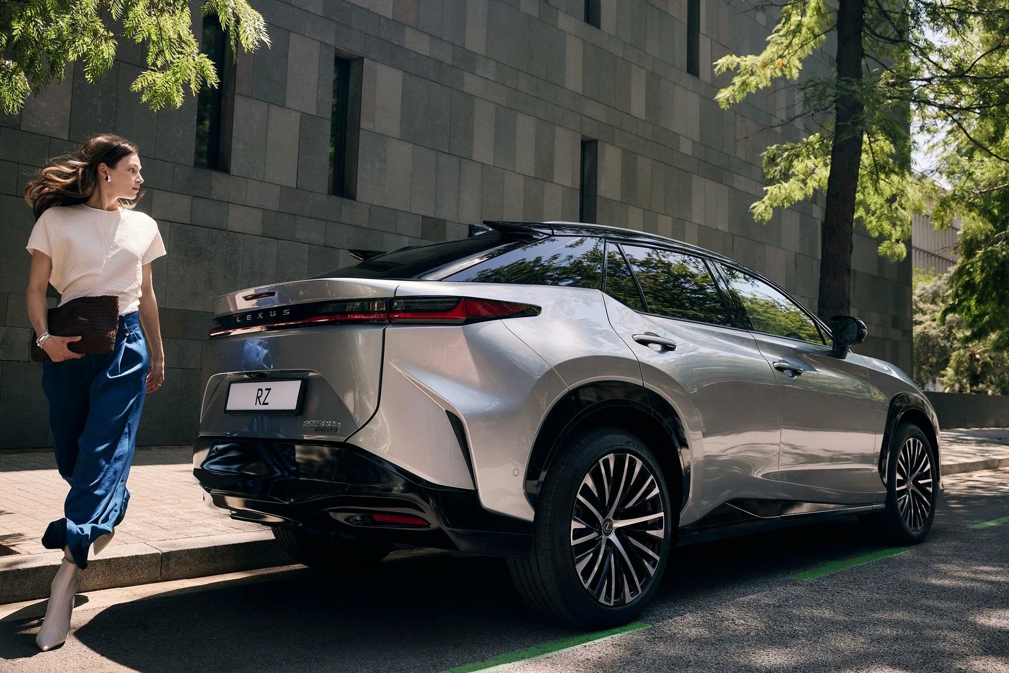LEXUS