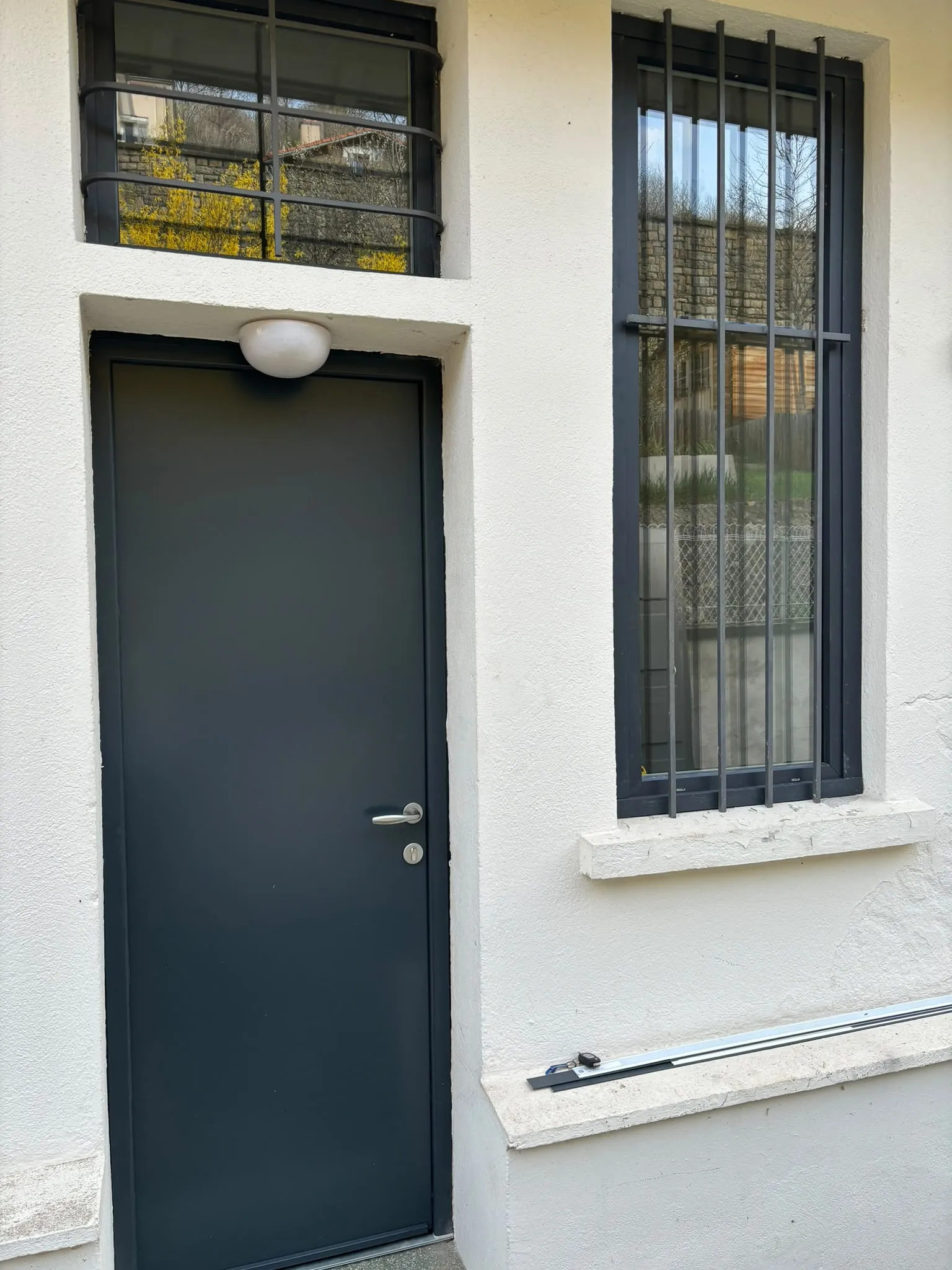 Porte d’entrée et partie latérale vitrée — AFermetures