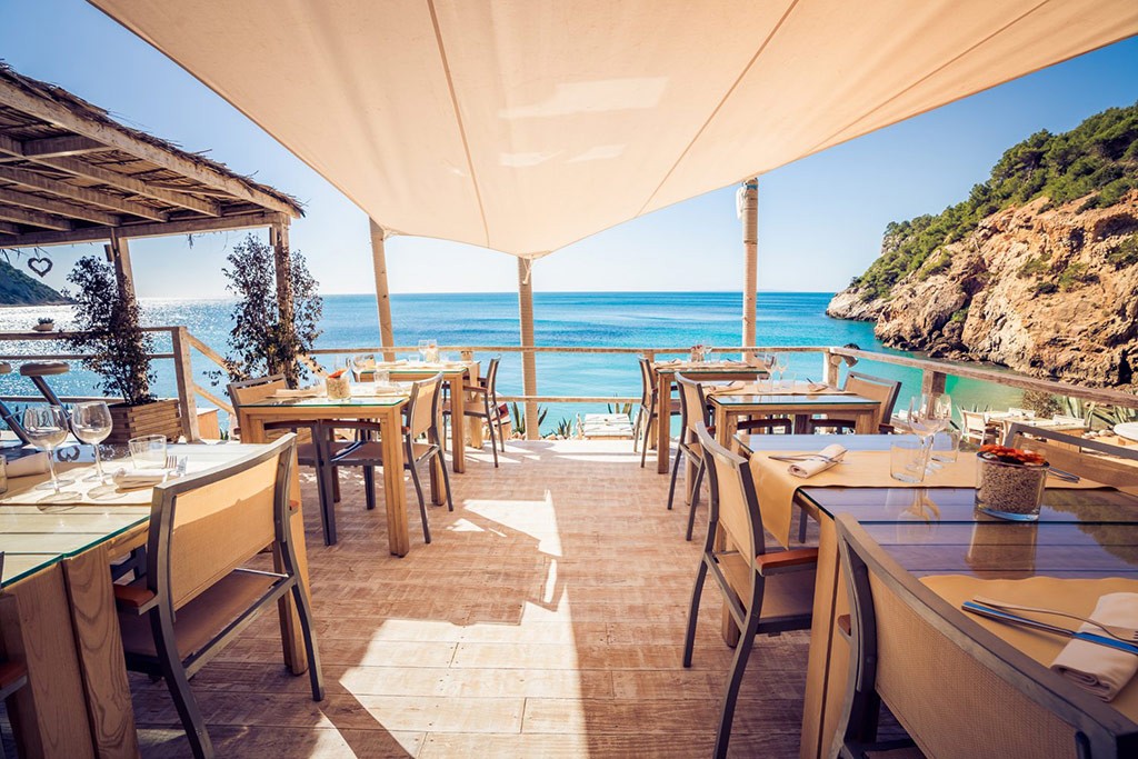 Beach club Coco Beach in Ibiza close to Luxury Villa Can Nemo