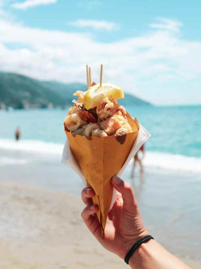eating seafood in cinque terre